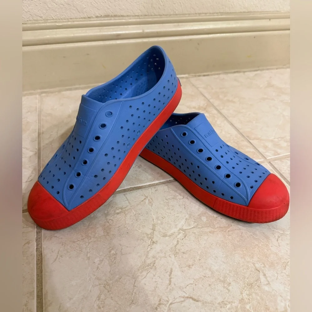 NATIVE Kids Blue and Red Shoes SIZE J6